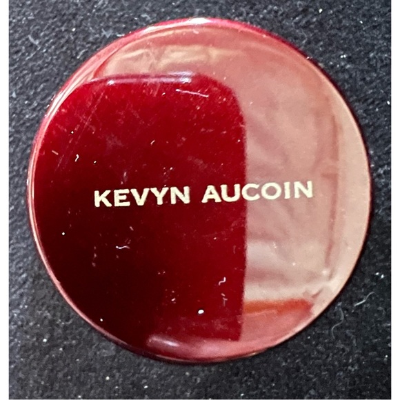 Kevyn Aucoin The Skin Enhancer in 4 - Picture 3 of 4
